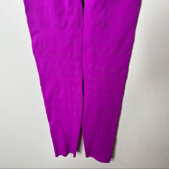 FABLETICS Sculptknot High Rise Barbiecore Leggings - Picture 12 of 14